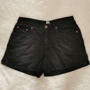 Dylan 80% Linen 5-Pocket Mid-Rise 4inch Shorts in Black - Sz 6